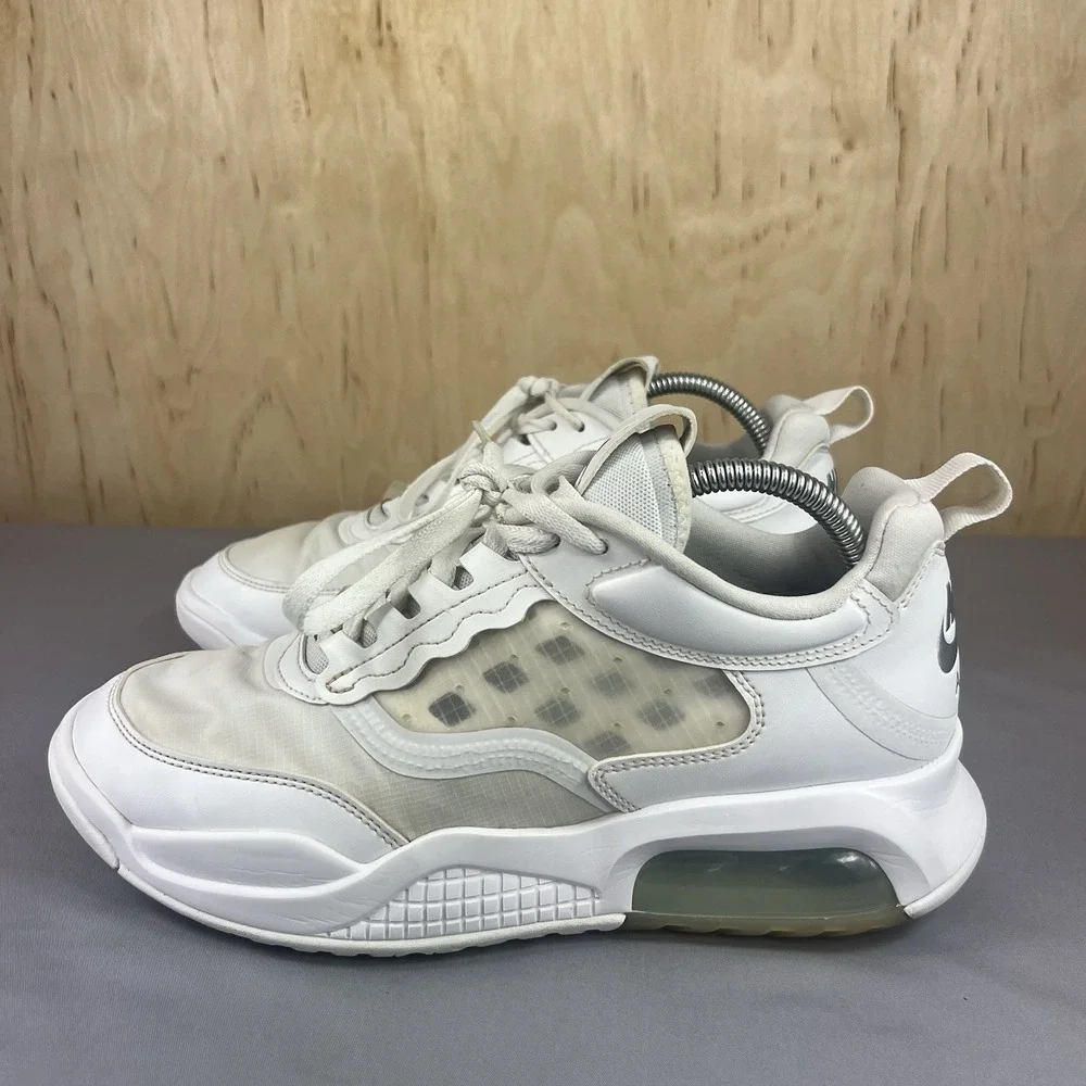 Nike Jordan Max 200 Men's White Sneakers CD6105-101 Size 8 Used